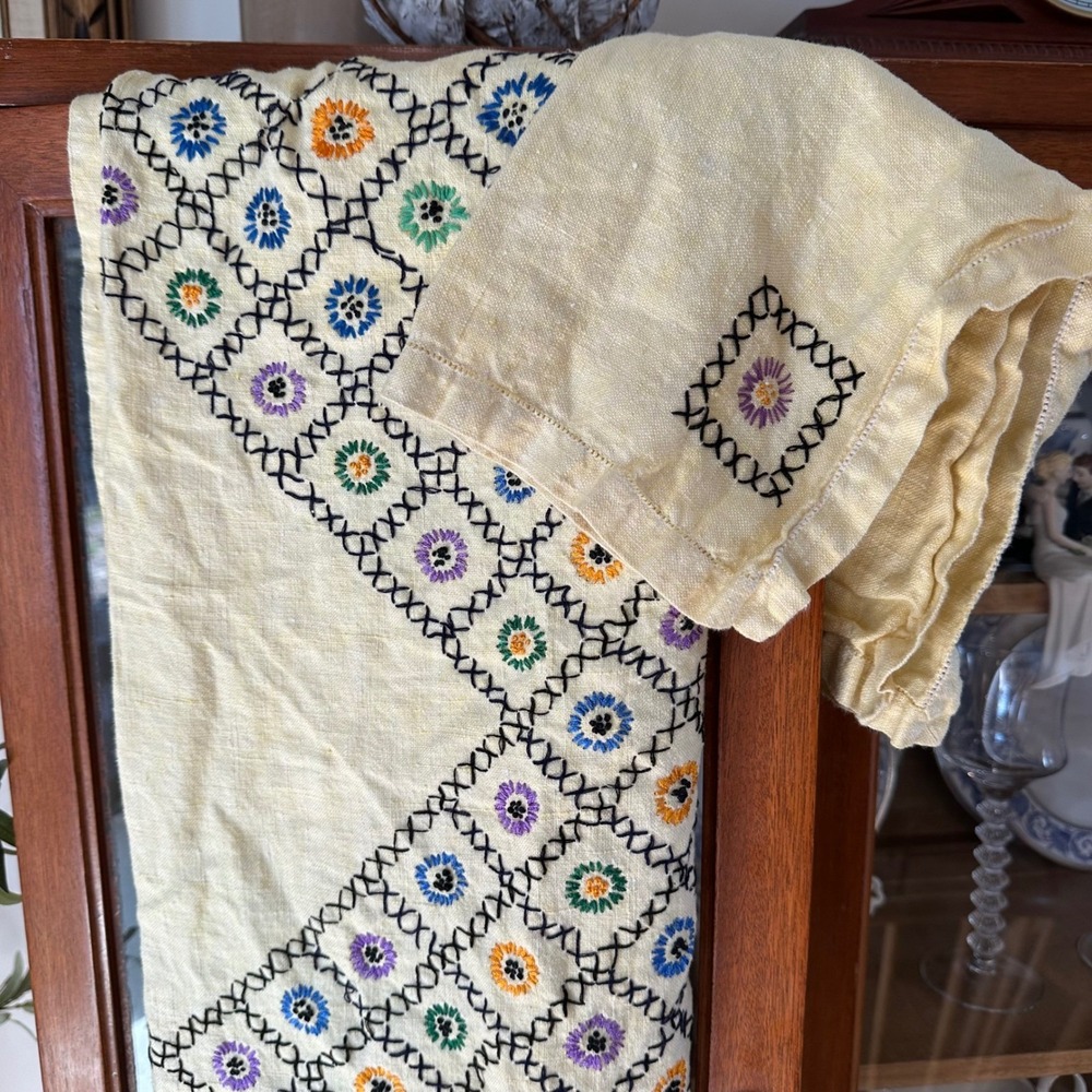 Vtg 50s Cross Stitch Tablecloth & 4 Napkins Set Linen Cottagecore Grandmillenial